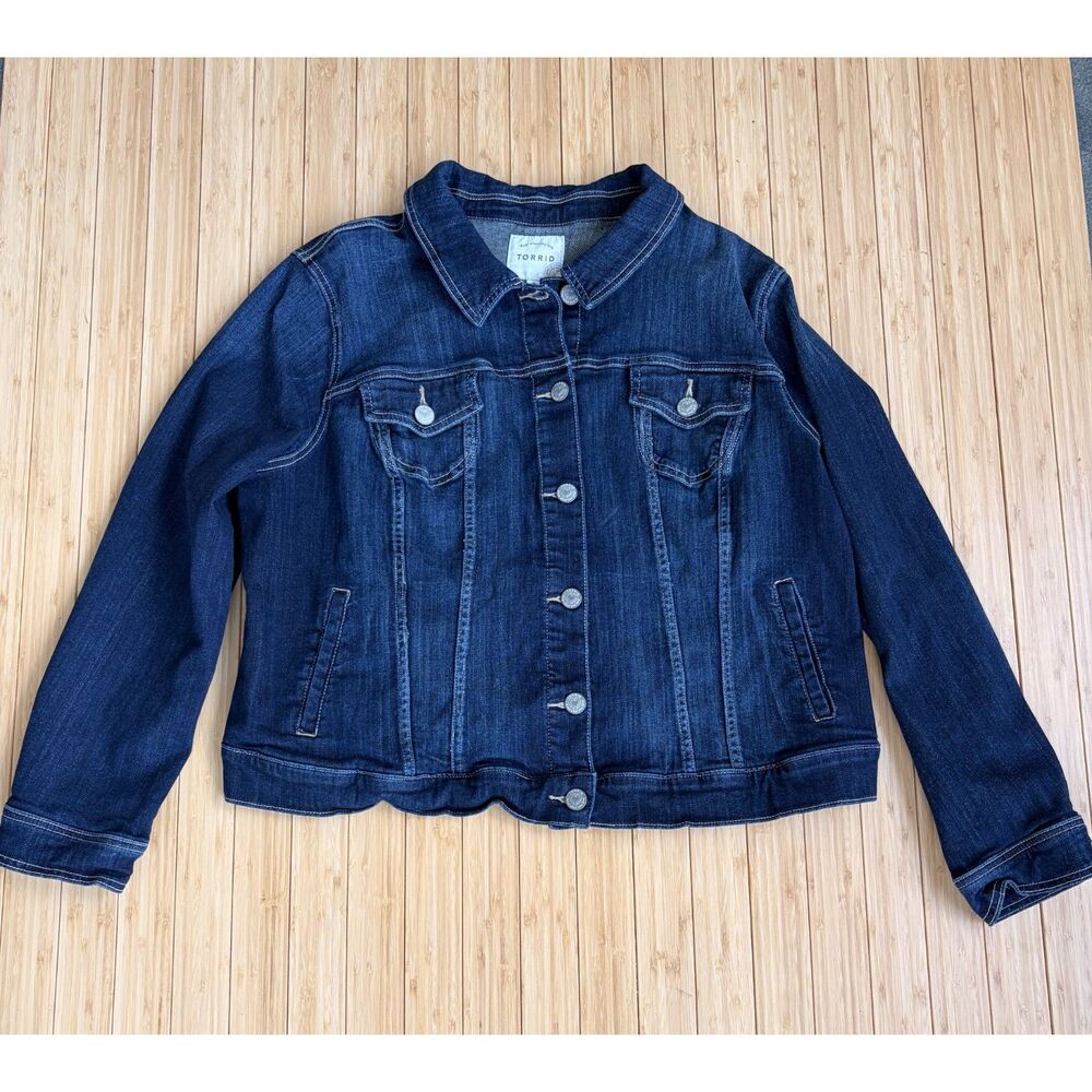 Torrid Women’s Size 2X Denim Jean Jacket Blue Classic Button Front Plus Size